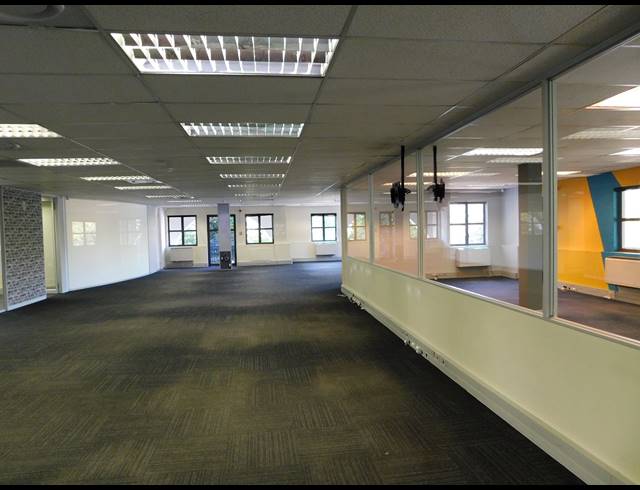 1,083M² OFFICE TO LET IN HYDE PARK